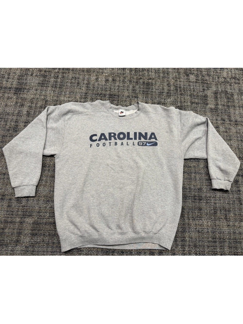Vintage 90’s Nike CAROLINA FOOTBALL 97 Gray Crewneck Sweatshirt Size L